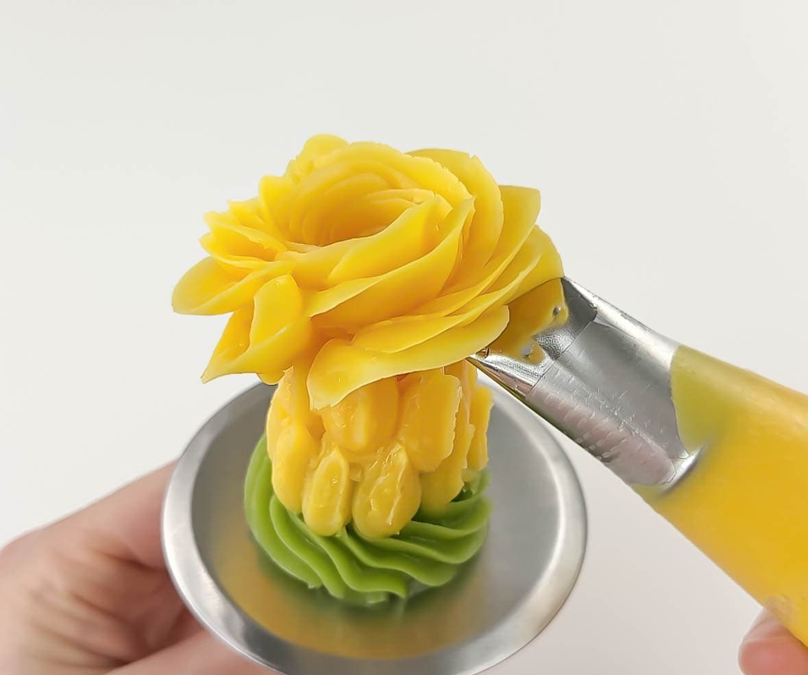 Beautiful yellow buttercream flower piping demonstration